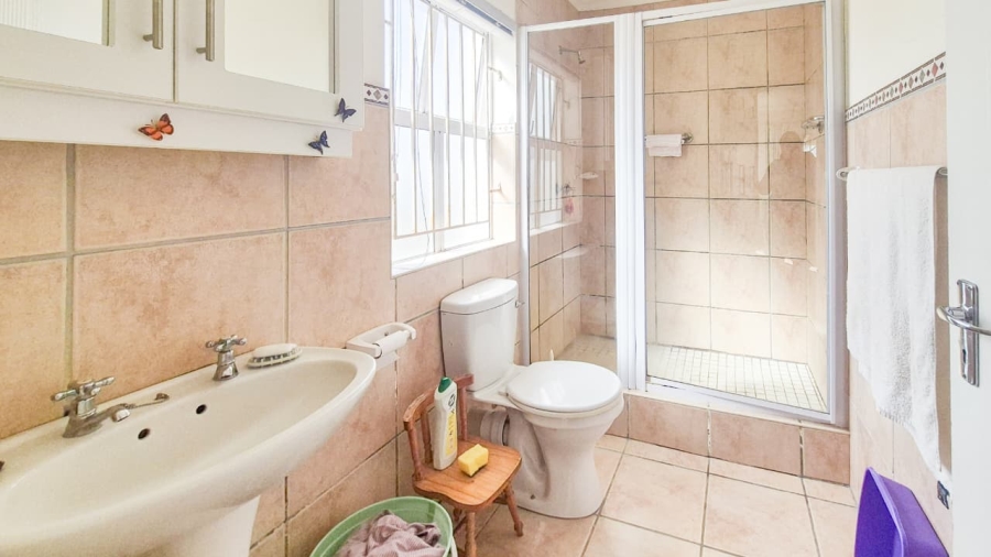 4 Bedroom Property for Sale in Langerug Western Cape